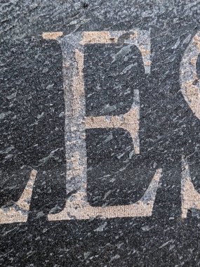 Sıkıntılı Durum Tipografisi ile Yazılan Kelimeler Ransom Yazı Tipi E Harfi Bulundu