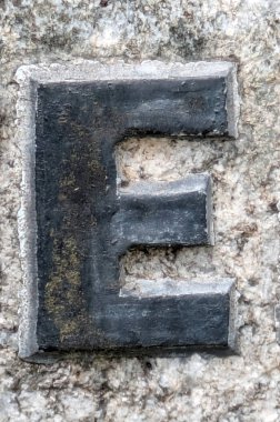 Sıkıntılı Durum Tipografisi ile Yazılan Kelimeler Ransom Yazı Tipi E Harfi Bulundu