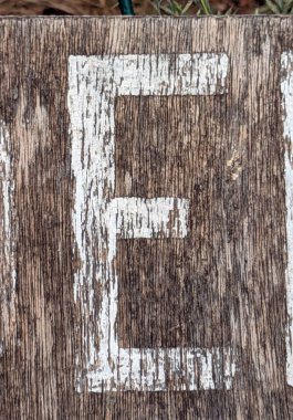 Sıkıntılı Durum Tipografisi ile Yazılan Kelimeler Ransom Yazı Tipi E Harfi Bulundu