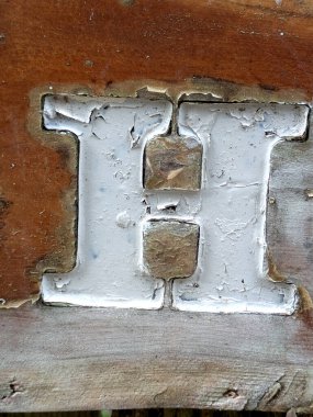 Sıkıntılı Durum Tipografisi ile Yazılan Kelimeler Ransom Yazı Tipi H Harfi Bulundu