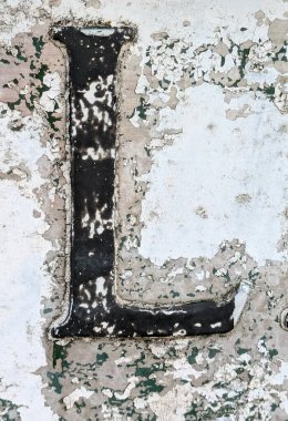 Sıkıntılı Durum Tipografisi ile Yazılan Yazı Tipi L Harfi Bulundu