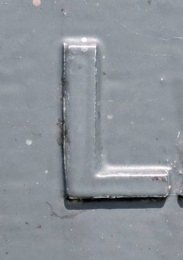 Sıkıntılı Durum Tipografisi ile Yazılan Yazı Tipi L Harfi Bulundu