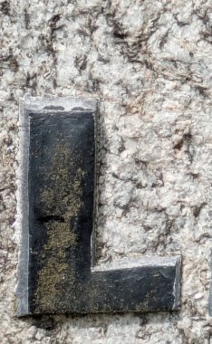 Sıkıntılı Durum Tipografisi ile Yazılan Yazı Tipi L Harfi Bulundu