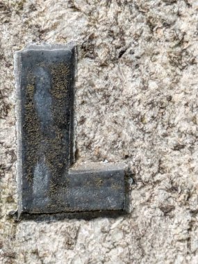 Sıkıntılı Durum Tipografisi ile Yazılan Yazı Tipi L Harfi Bulundu