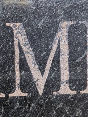 Sıkıntılı Durum Tipografisi ile Yazılan Kelimeler Ransom Yazı Tipi Harfi M 'yi Buldu