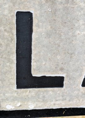 Sıkıntılı Durum Tipografisi ile Yazılan Yazı Tipi L Harfi Bulundu