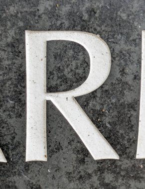 Sıkıntılı Durum Tipografisi ile Yazılan Sözcükler Ransom Yazı Tipi Harfi R