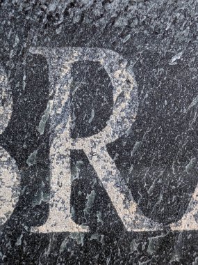 Sıkıntılı Durum Tipografisi ile Yazılan Sözcükler Ransom Yazı Tipi Harfi R