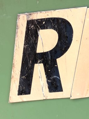 Sıkıntılı Durum Tipografisi ile Yazılan Sözcükler Ransom Yazı Tipi Harfi R