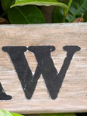 Sıkıntılı Durum Tipografisi ile Yazılan Kelimeler Ransom Yazı Tipi Harfi W