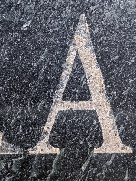 Sıkıntılı Durum Tipografisi ile Yazılan Kelimeler Ransom Yazı Tipi Harfi A