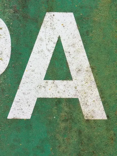 Sıkıntılı Durum Tipografisi ile Yazılan Kelimeler Ransom Yazı Tipi Harfi A