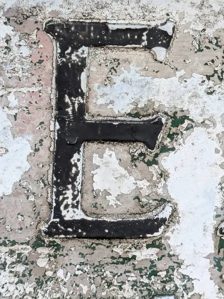 Sıkıntılı Durum Tipografisi ile Yazılan Kelimeler Ransom Yazı Tipi E Harfi Bulundu