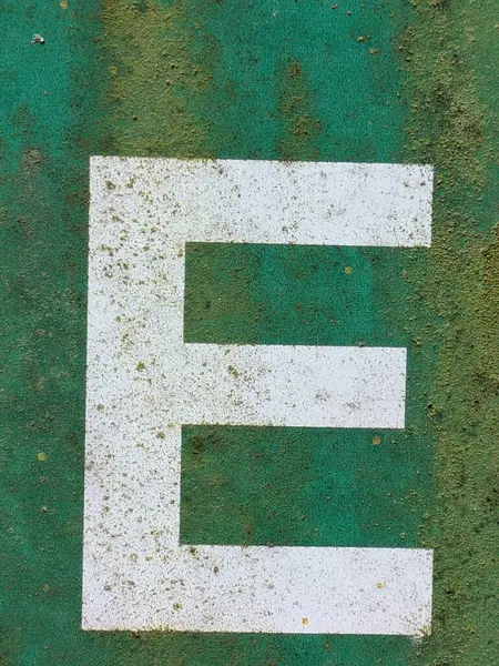 Sıkıntılı Durum Tipografisi ile Yazılan Kelimeler Ransom Yazı Tipi E Harfi Bulundu