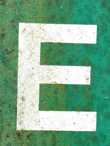 Sıkıntılı Durum Tipografisi ile Yazılan Kelimeler Ransom Yazı Tipi E Harfi Bulundu