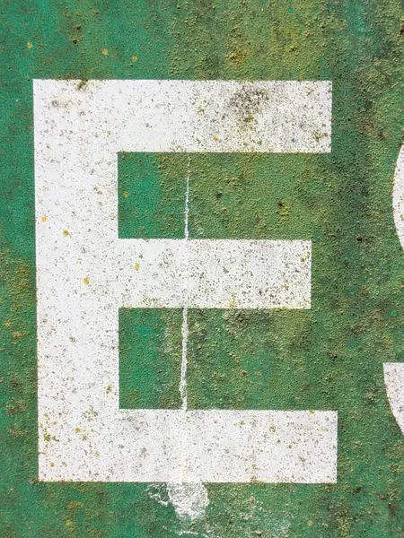 Sıkıntılı Durum Tipografisi ile Yazılan Kelimeler Ransom Yazı Tipi E Harfi Bulundu