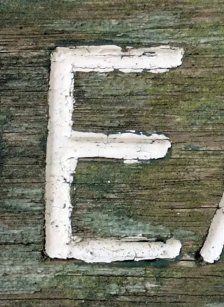 Sıkıntılı Durum Tipografisi ile Yazılan Kelimeler Ransom Yazı Tipi E Harfi Bulundu