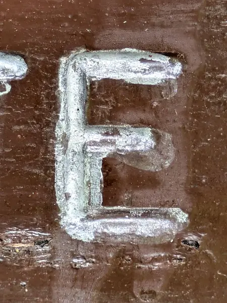 Sıkıntılı Durum Tipografisi ile Yazılan Kelimeler Ransom Yazı Tipi E Harfi Bulundu