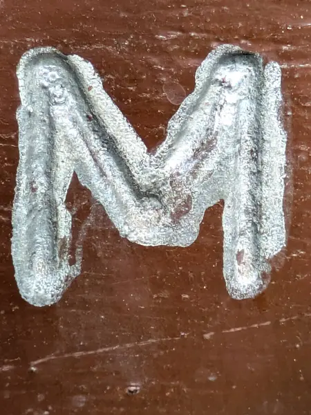 Sıkıntılı Durum Tipografisi ile Yazılan Kelimeler Ransom Yazı Tipi Harfi M 'yi Buldu