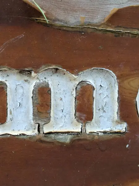 Sıkıntılı Durum Tipografisi ile Yazılan Kelimeler Ransom Yazı Tipi Harfi M 'yi Buldu