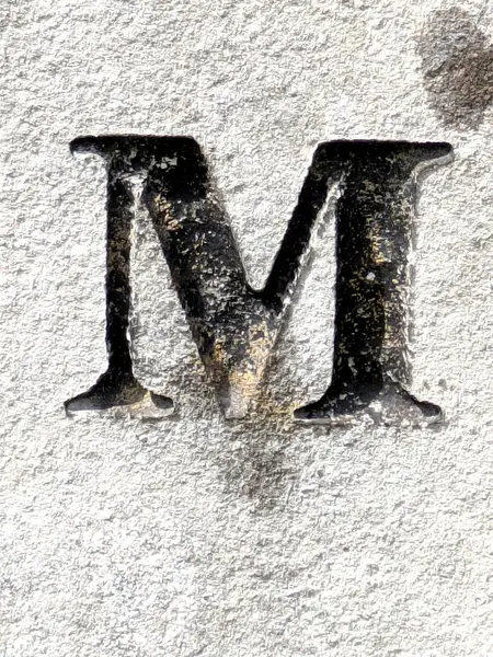 Sıkıntılı Durum Tipografisi ile Yazılan Kelimeler Ransom Yazı Tipi Harfi M 'yi Buldu