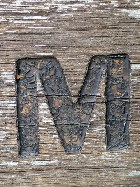 Sıkıntılı Durum Tipografisi ile Yazılan Kelimeler Ransom Yazı Tipi Harfi M 'yi Buldu