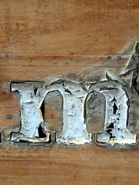 Sıkıntılı Durum Tipografisi ile Yazılan Kelimeler Ransom Yazı Tipi Harfi M 'yi Buldu