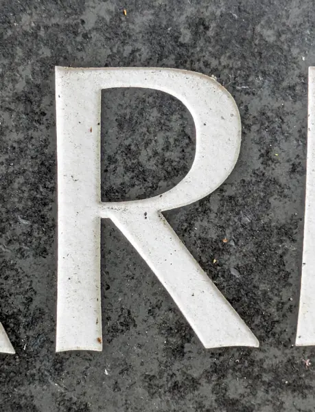 Sıkıntılı Durum Tipografisi ile Yazılan Sözcükler Ransom Yazı Tipi Harfi R