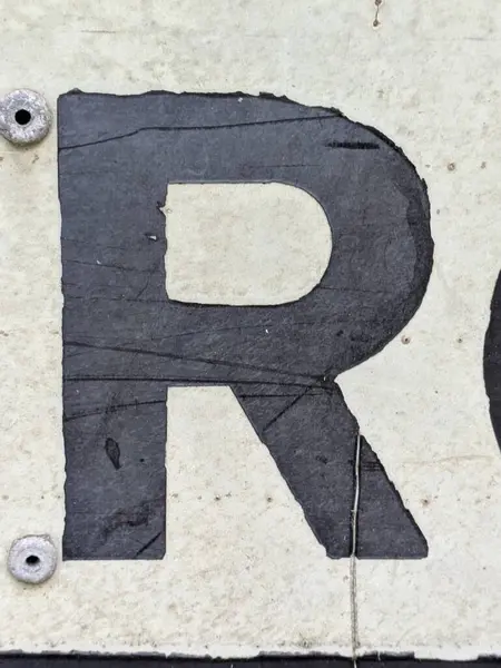 Sıkıntılı Durum Tipografisi ile Yazılan Sözcükler Ransom Yazı Tipi Harfi R