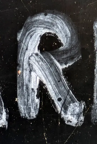 Sıkıntılı Durum Tipografisi ile Yazılan Sözcükler Ransom Yazı Tipi Harfi R