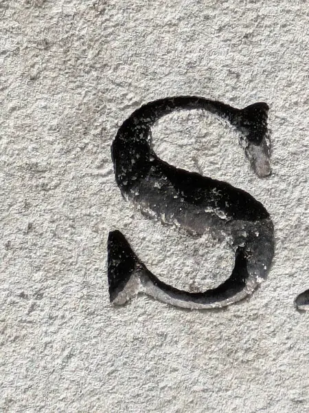 Sıkıntılı Durum Tipografisi ile Yazılan Sözcükler Ransom Yazı Tipi S Harfi Bulundu