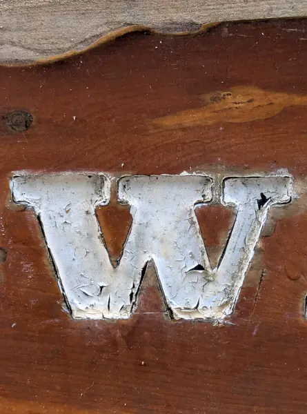 Sıkıntılı Durum Tipografisi ile Yazılan Kelimeler Ransom Yazı Tipi Harfi W