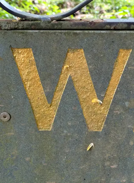 Sıkıntılı Durum Tipografisi ile Yazılan Kelimeler Ransom Yazı Tipi Harfi W