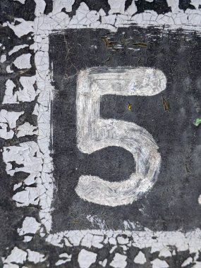 Sıkıntılı Durum Tipografisi Yazılı Sözcükler 5 Numaralı Fidyeyi Buldu