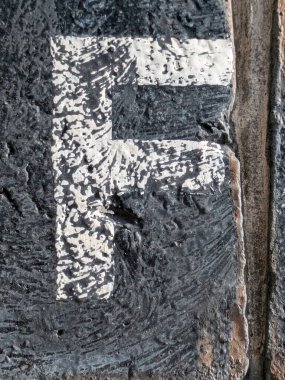 Sıkıntılı Durum Tipografisi ile Yazılan Kelimeler Fidye Harfi F bulundu