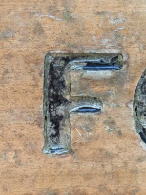 Sıkıntılı Durum Tipografisi ile Yazılan Kelimeler Fidye Harfi F bulundu