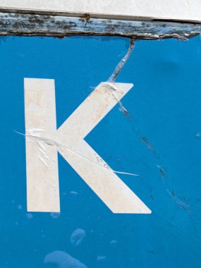 Sıkıntılı Durum Tipografisi ile Yazılan Sözcükler Ransom Yazı Tipi Harfi K