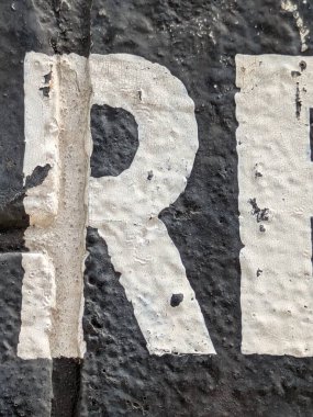 Sıkıntılı Durum Tipografisi ile Yazılan Kelimeler Fidye Mektubu R 'yi Buldu