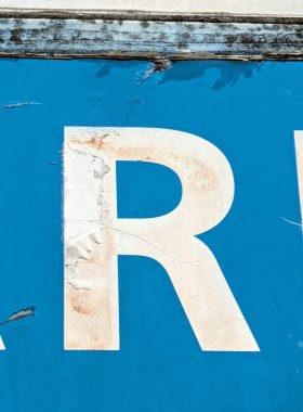 Sıkıntılı Durum Tipografisi ile Yazılan Kelimeler Fidye Mektubu R 'yi Buldu