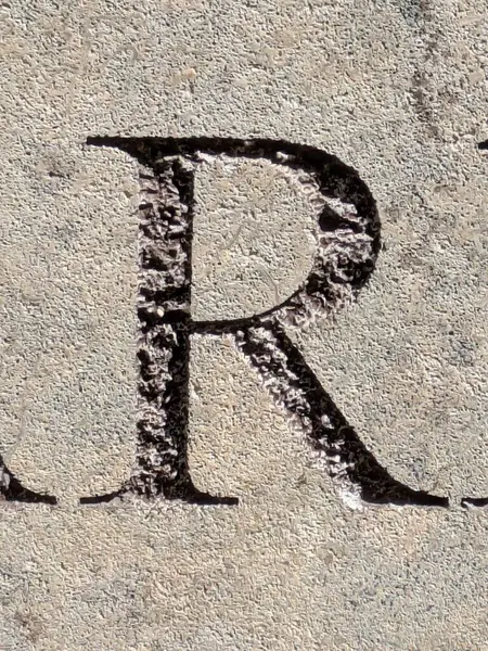 Sıkıntılı Durum Tipografisi ile Yazılan Kelimeler Fidye Mektubu R 'yi Buldu