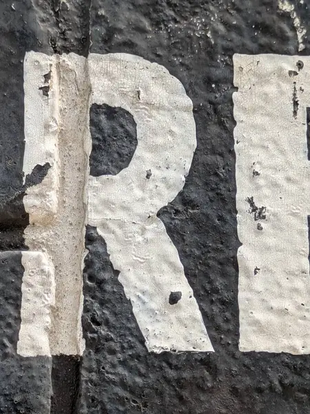 Sıkıntılı Durum Tipografisi ile Yazılan Kelimeler Fidye Mektubu R 'yi Buldu