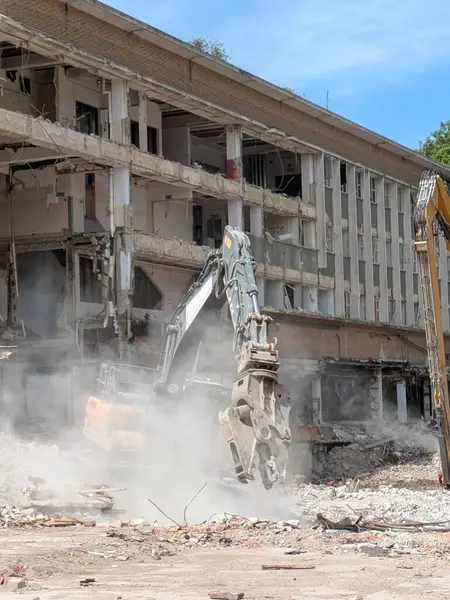 Alışveriş Merkezi Ofislerinin Yıkılması Endüstriyel Kapkaç Hidrolik Kazıyıcı tarafından