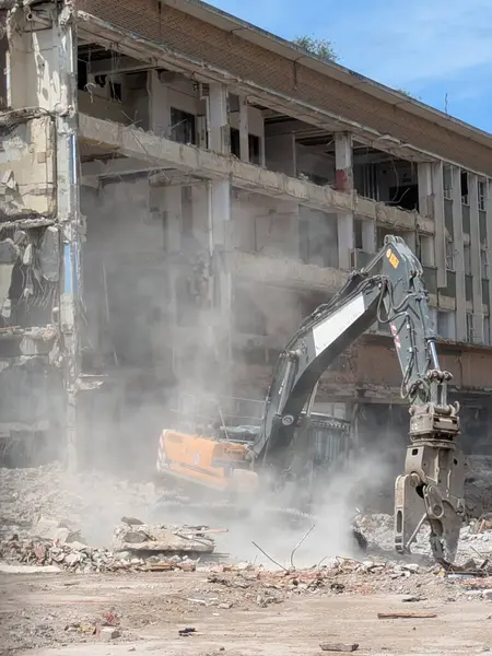 Alışveriş Merkezi Ofislerinin Yıkılması Endüstriyel Kapkaç Hidrolik Kazıyıcı tarafından