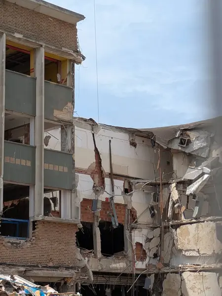 Alışveriş Merkezi Ofislerinin Yıkılması Endüstriyel Kapkaç Hidrolik Kazıyıcı tarafından