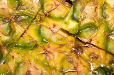 Beyaz arkaplanda ananas derisini kapat