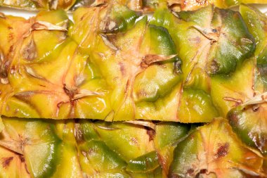 Beyaz arkaplanda ananas derisini kapat