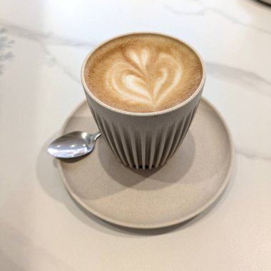 Beyaz Kupada Yulaf Sütlü Latte Kahvenin Kapanışı Aşk Kalpli