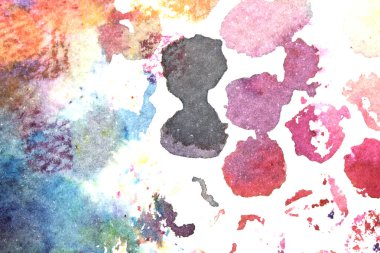 Gökkuşağı suluboya boya lekeleri ve dairelerin Beyaz Arkaplan 'da canlı patlaması