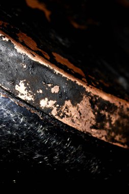 Mutfak sosu kabataslak arkaplanındaki ağır siyah pas tabakasını kapatın.