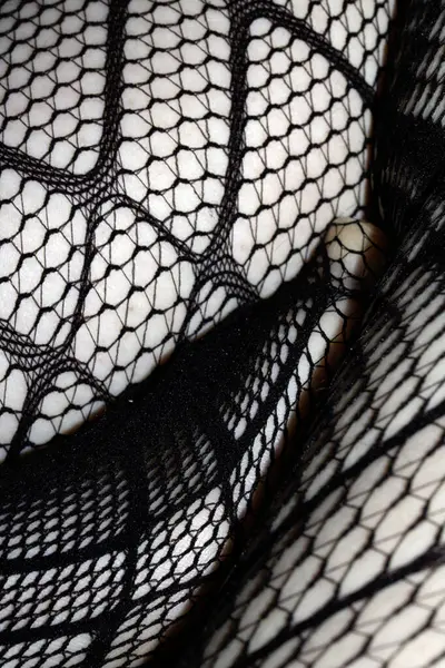 Cilt üzerindeki siyah balık ağı taytlarının kapanışı bacak kıvrımları soyut arkaplan kıvrımları yapar